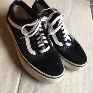 Vans Off The Wall Black/White Low Top (Boys 6.5y)